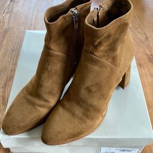 Marc Fisher Dyvine Suede Ankle Bootie size 5.5 Medium Natural color